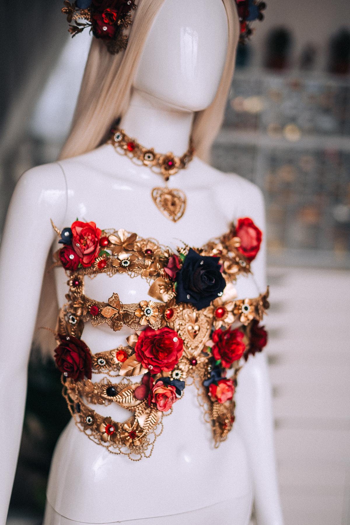 La Catrina Sacred Heart Earrings, Día de los Muertos Jewelry, Gold Heart Statement Earrings, Red Black Catrina Accessories