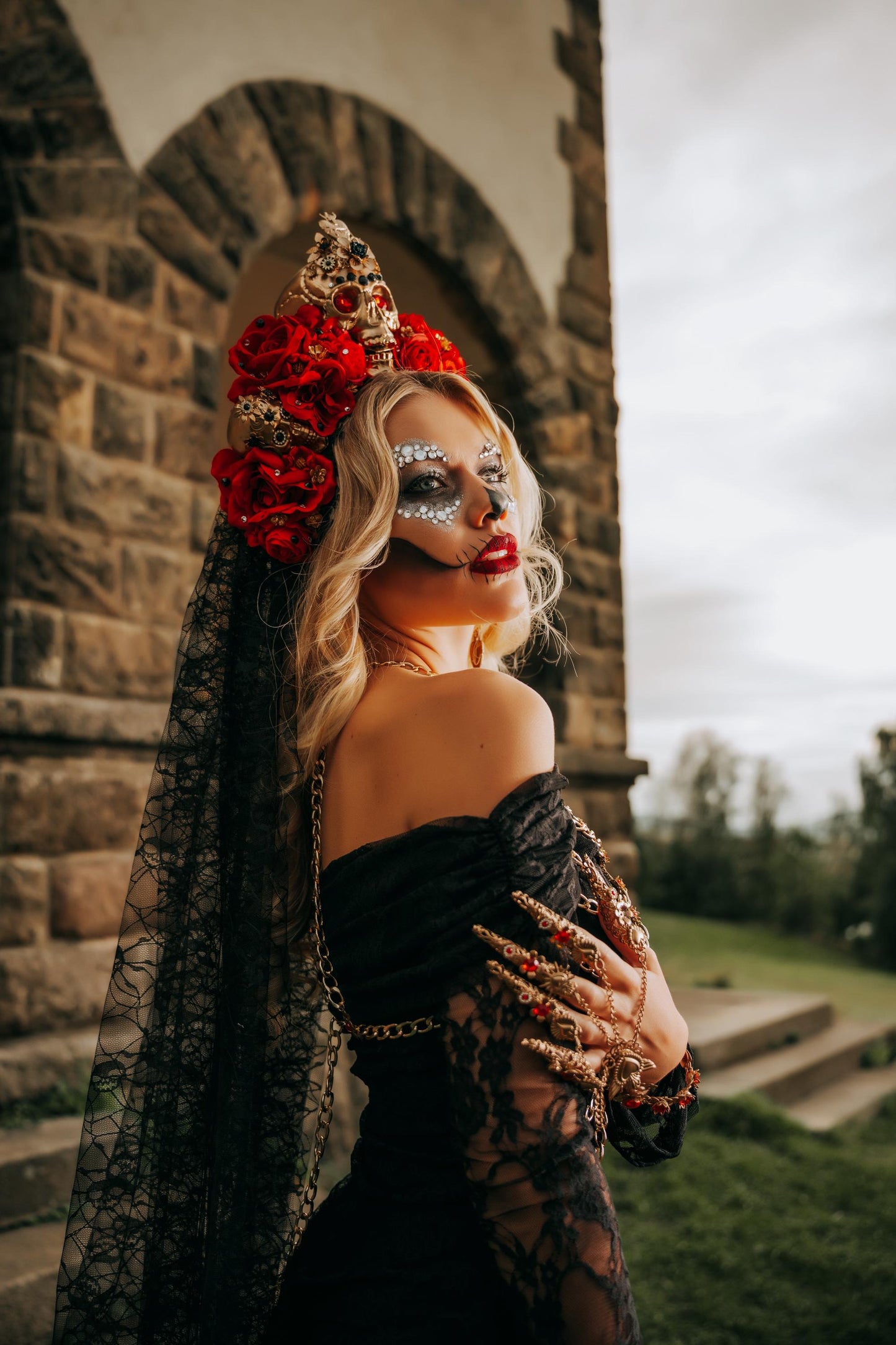 La Catrina Skull Crown with Black Veil, Día de los Muertos Red Rose Crown, Black Gold Catrina Headpiece
