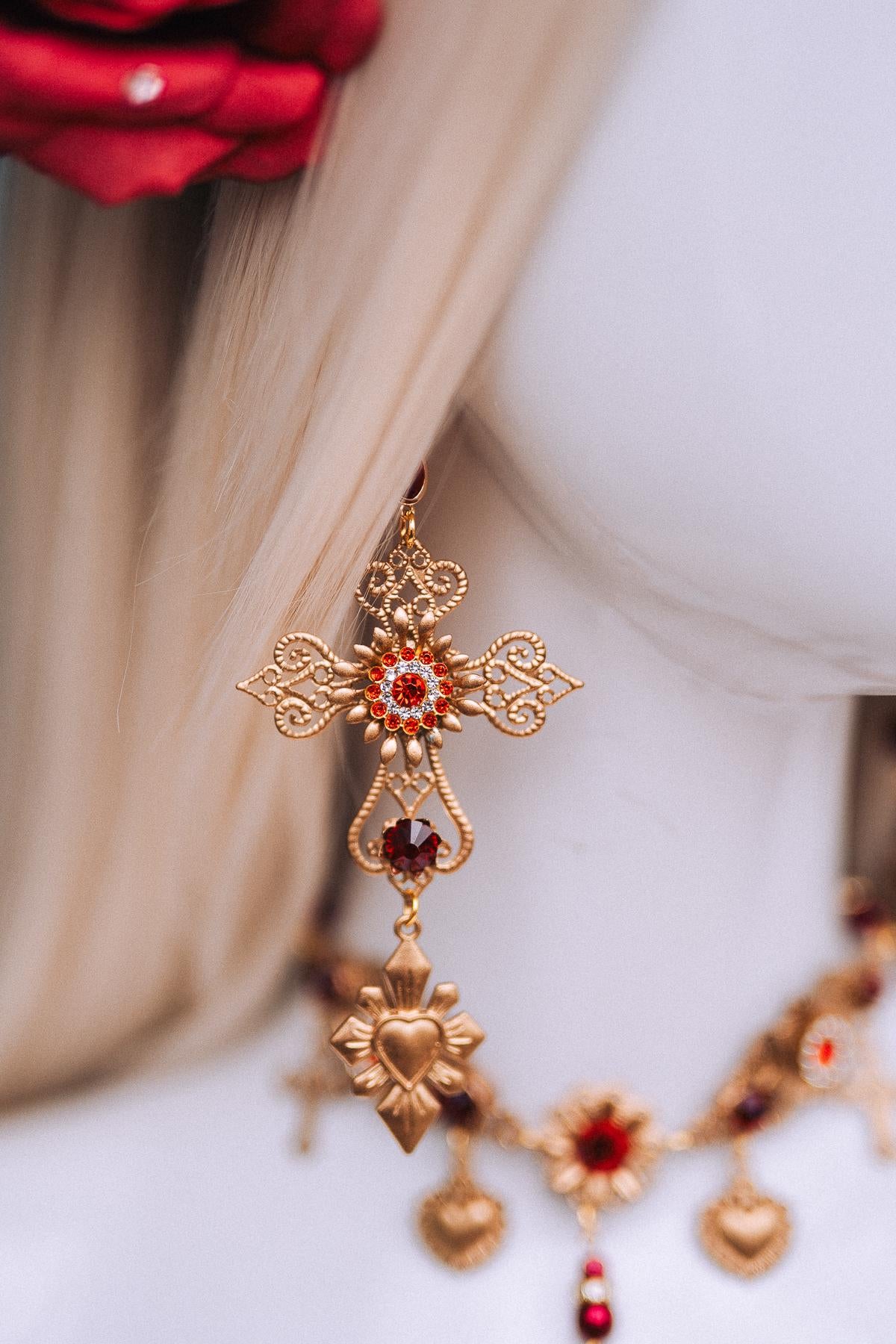 La Catrina Finger Claws, Día de los Muertos Hand Jewelry, Gold Chain Hand Piece, Red Crystal Statement Jewelry
