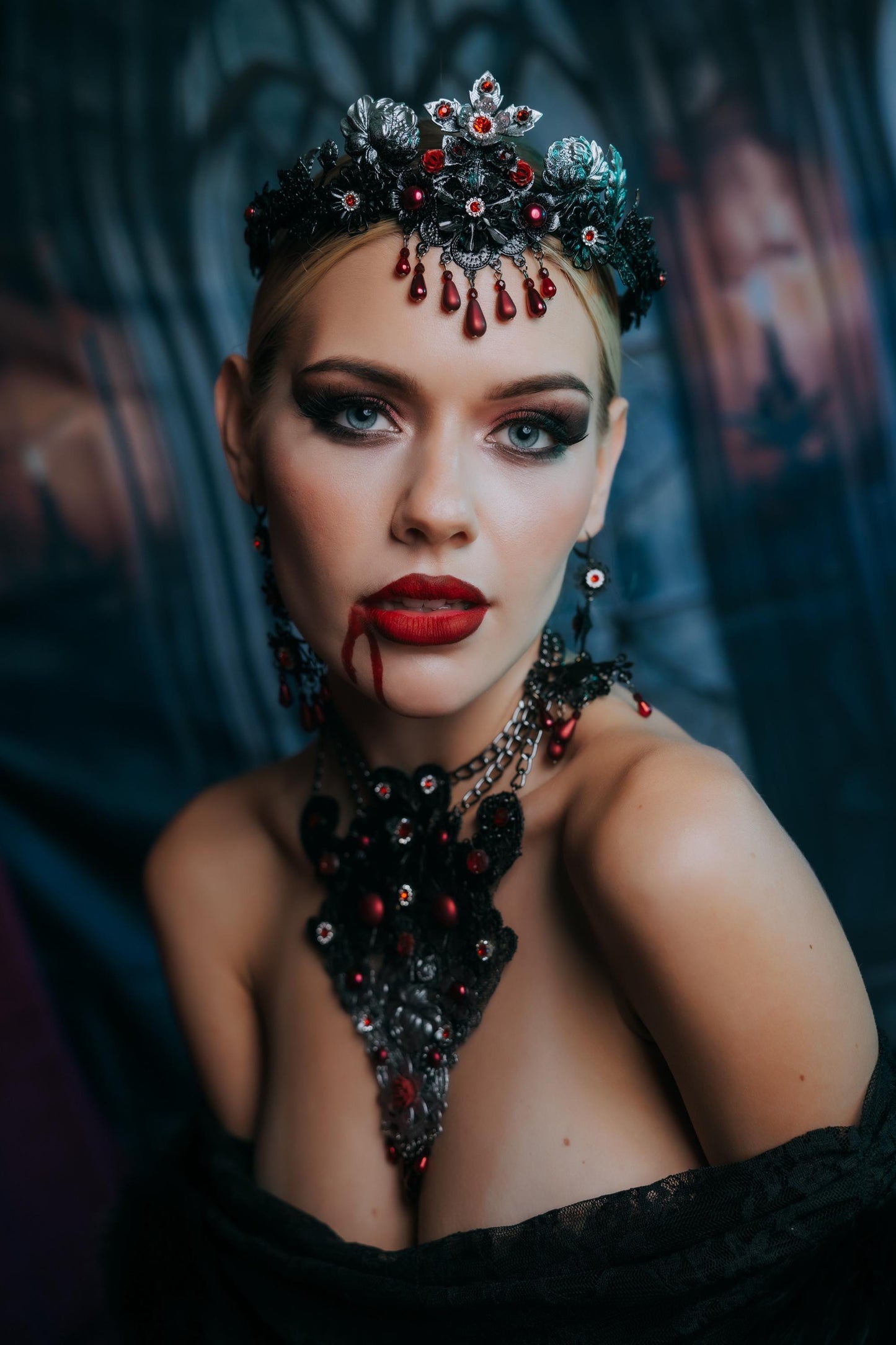 Vampire Masquerade Mask, Gothic Black Lace Mask, Vampire Queen Mask, Red Halloween Costume Accessory