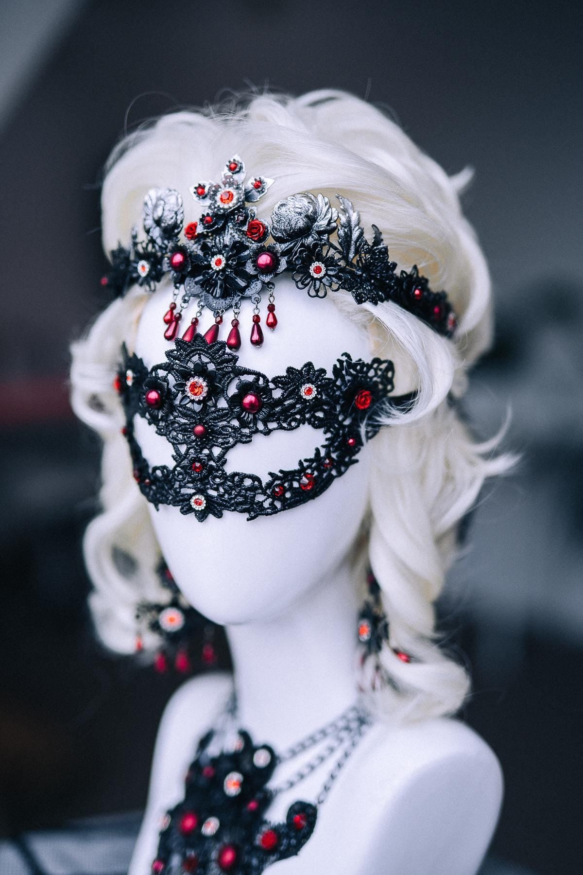 Vampire Queen Crown, Gothic Black and Red Crown, Dark Fantasy Headpiece, Halloween Vampire Costume Crown