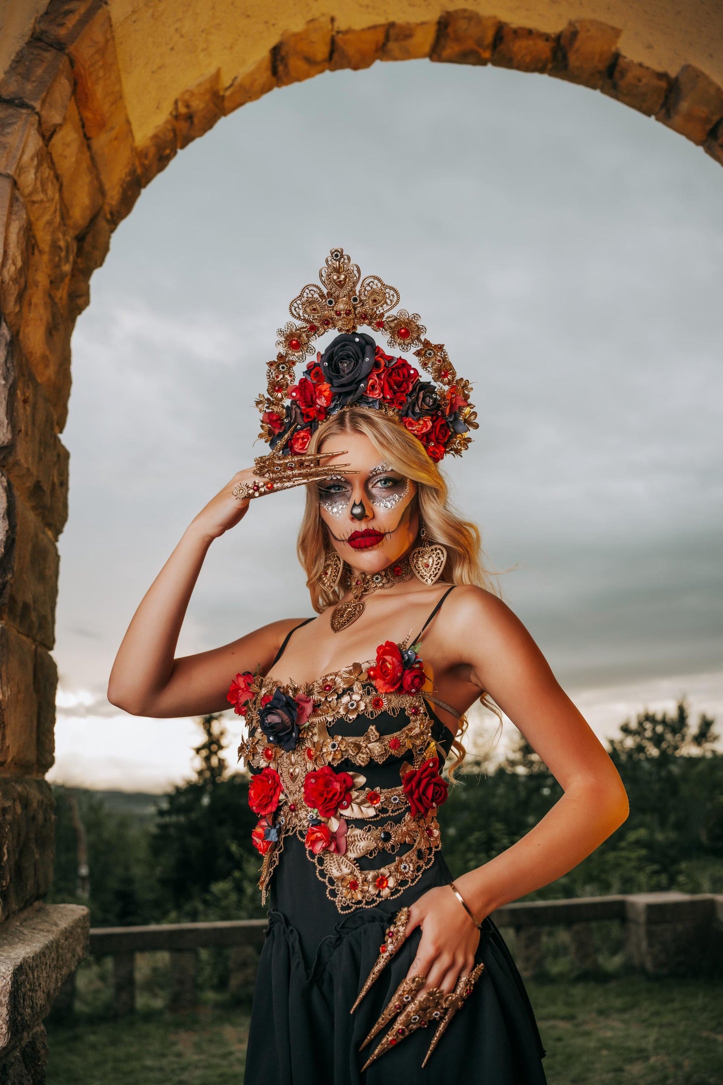 La Catrina Finger Claws, Día de los Muertos Hand Jewelry, Antique Gold Nail Claws, Red Sacred Heart Accessories