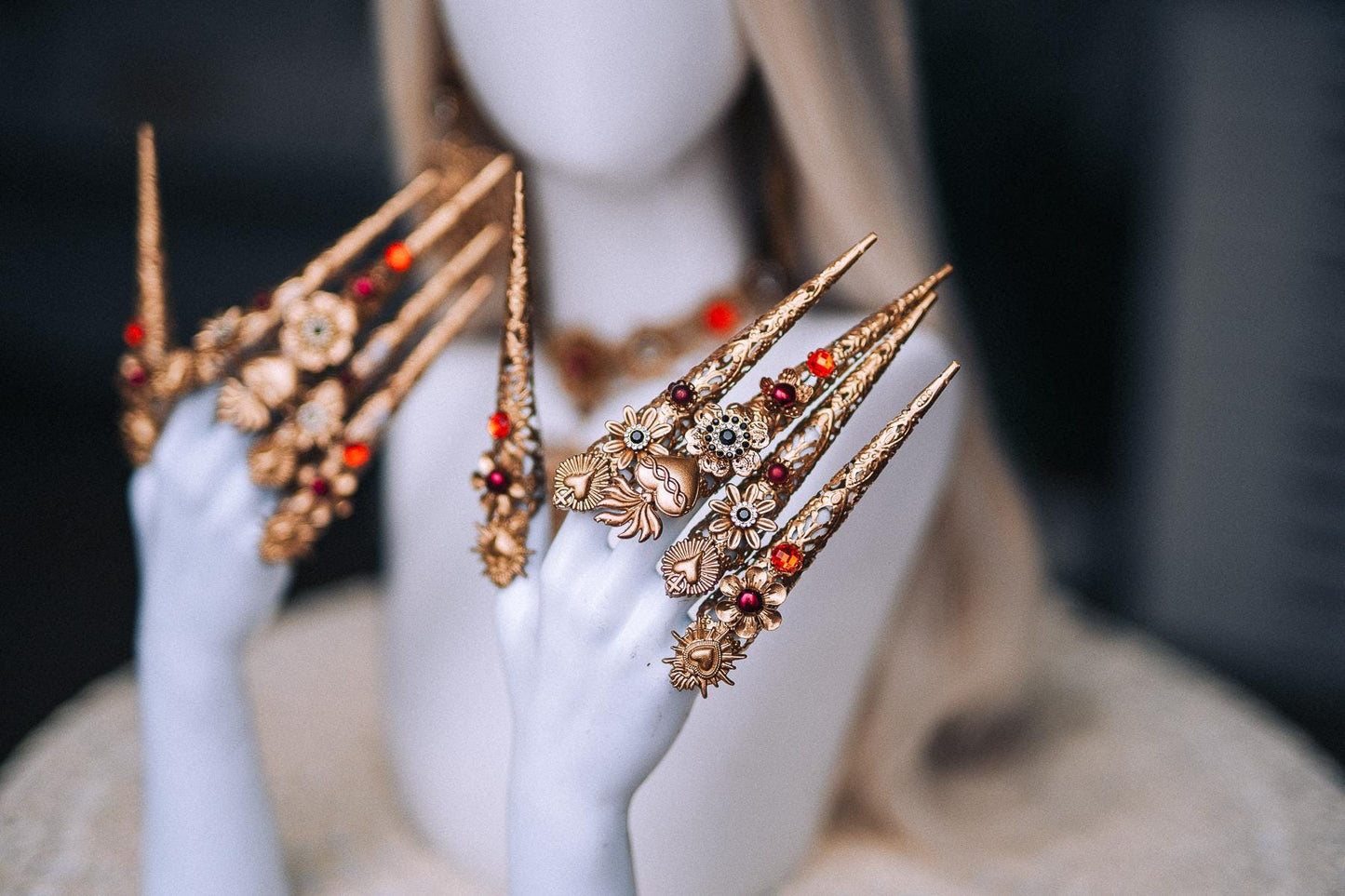 La Catrina Finger Claws, Día de los Muertos Hand Jewelry, Antique Gold Nail Claws, Red Sacred Heart Accessories