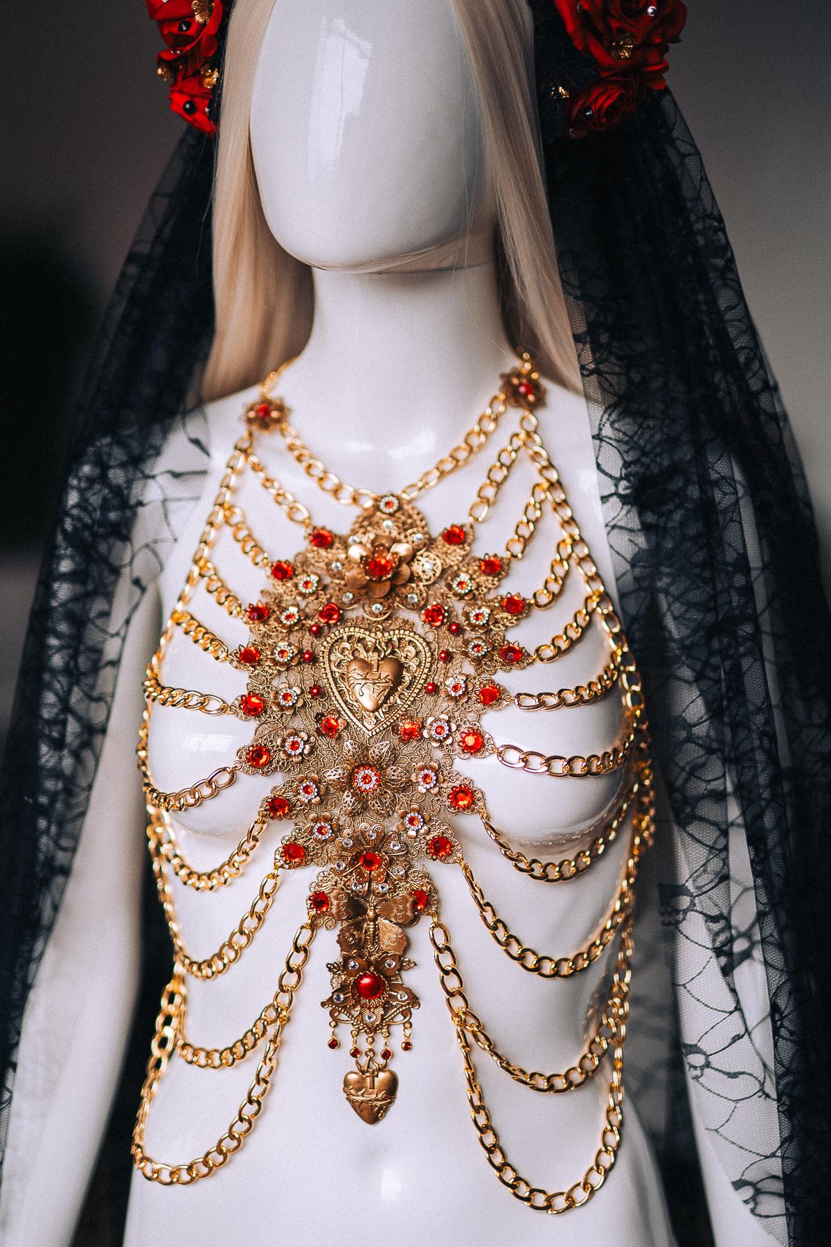 La Catrina Sacred Heart Earrings, Día de los Muertos Jewelry, Gold Statement Earrings, Red Crystal Catrina Accessories