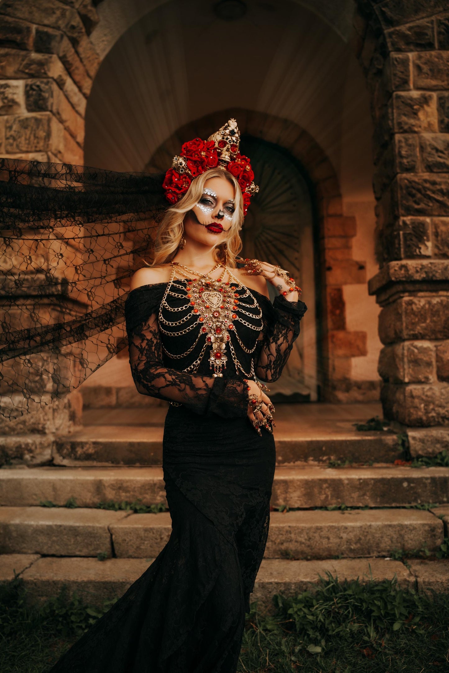 La Catrina Skull Crown with Black Veil, Día de los Muertos Red Rose Crown, Black Gold Catrina Headpiece