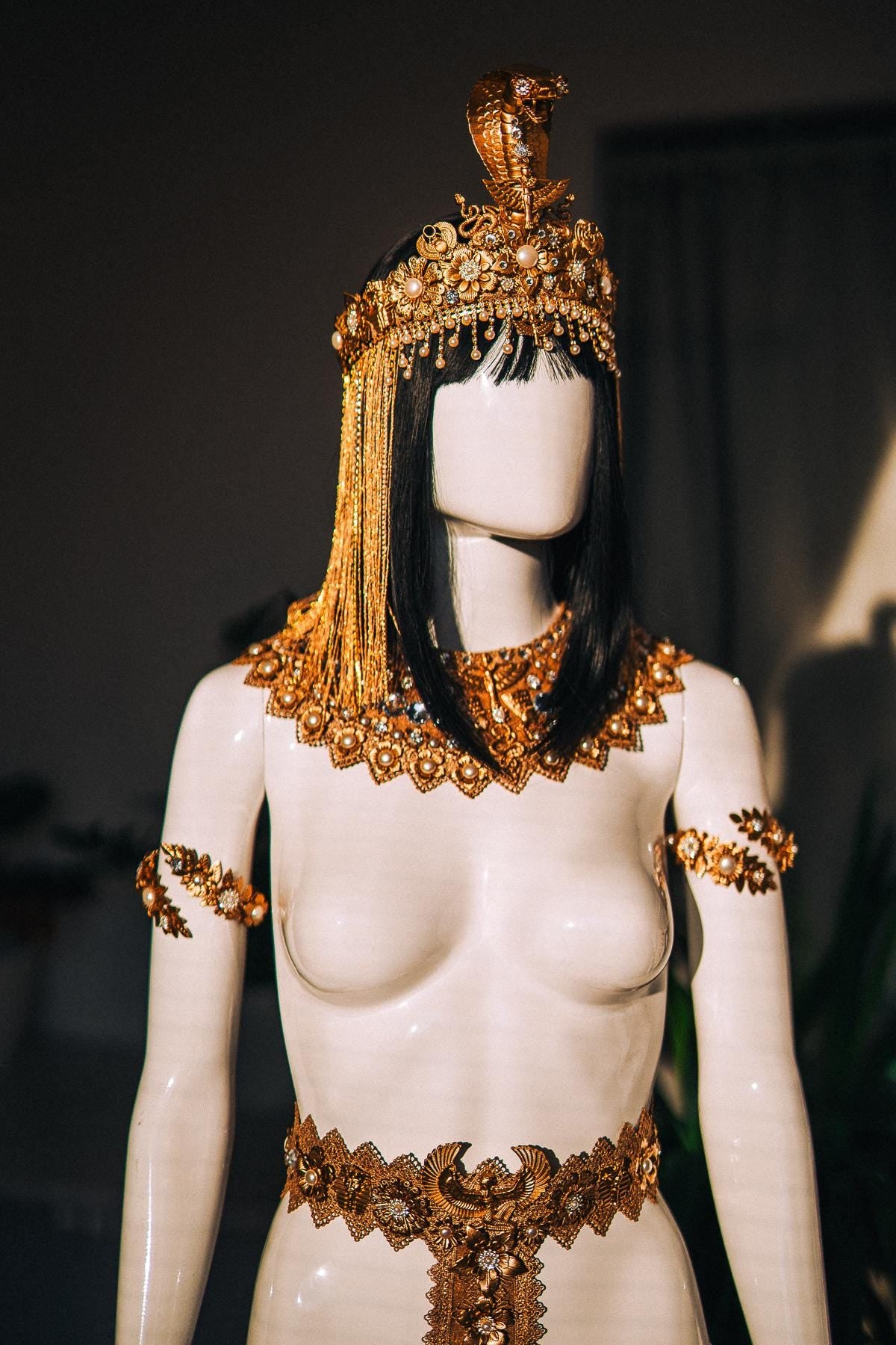 Cleopatra Crown, Gold Egyptian Queen Crown, Ancient Egypt Headpiece, Cleopatra Costume Accessories