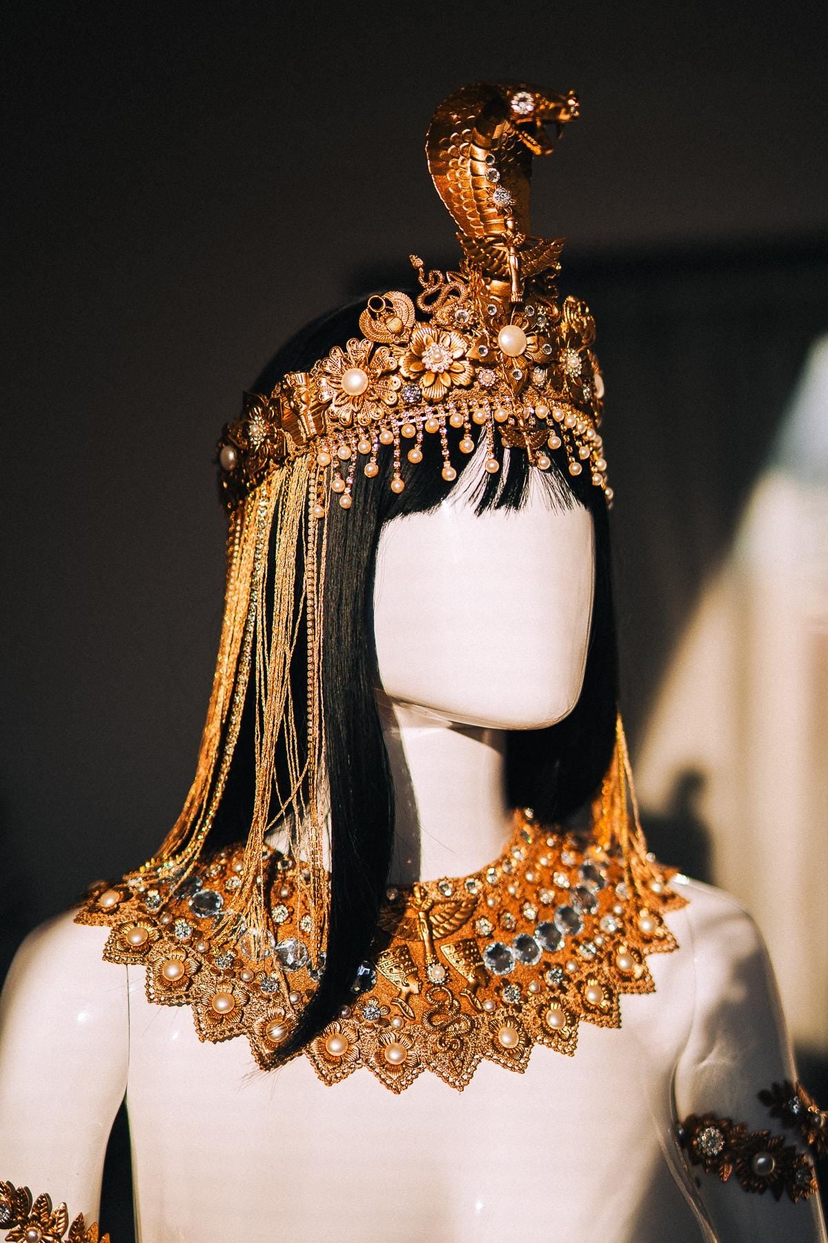 Cleopatra Crown, Gold Egyptian Queen Crown, Ancient Egypt Headpiece, Cleopatra Costume Accessories