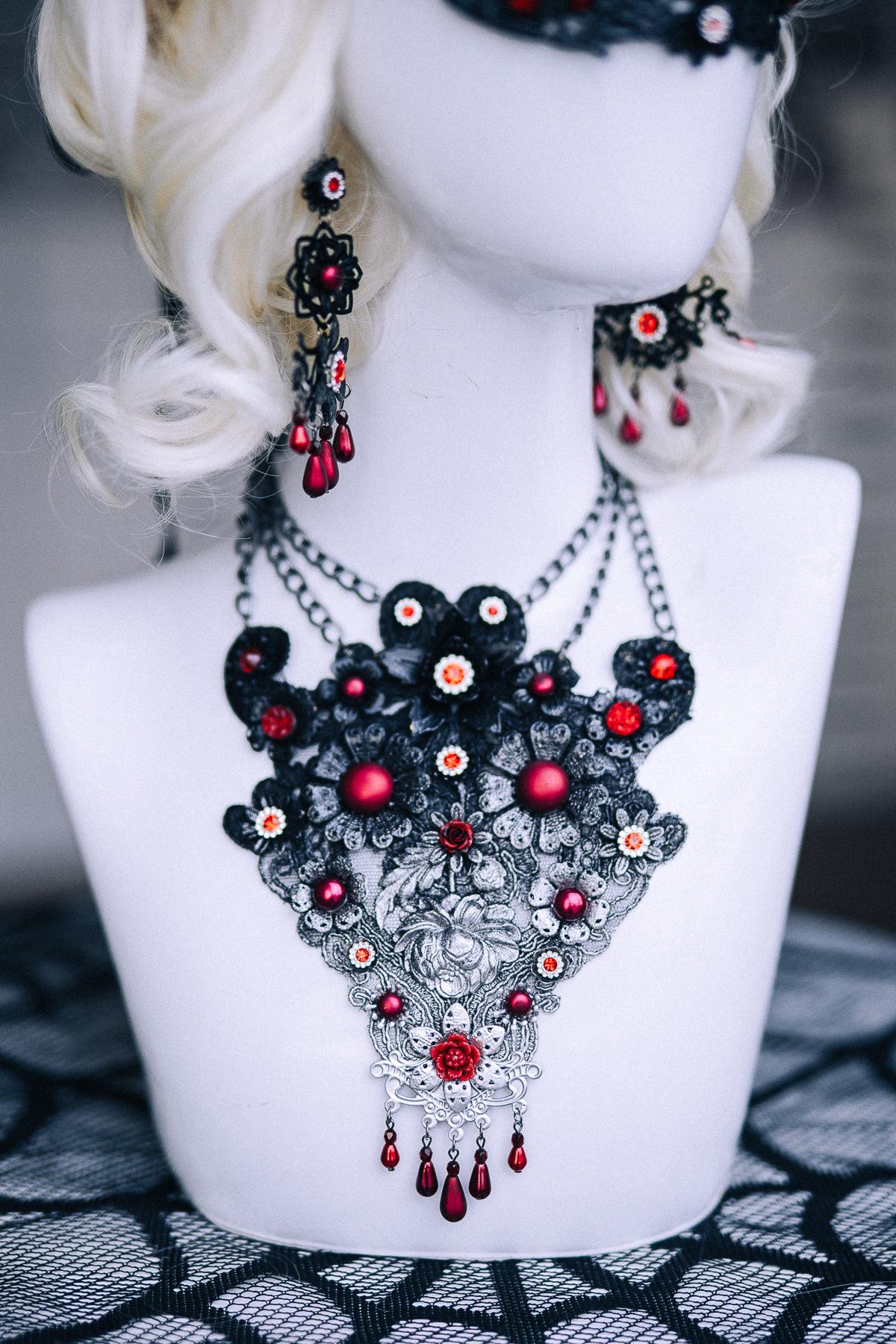 Vampire Necklace, Gothic Red and Black Statement Necklace, Vampire Queen Jewelry, Halloween Costume Accessory