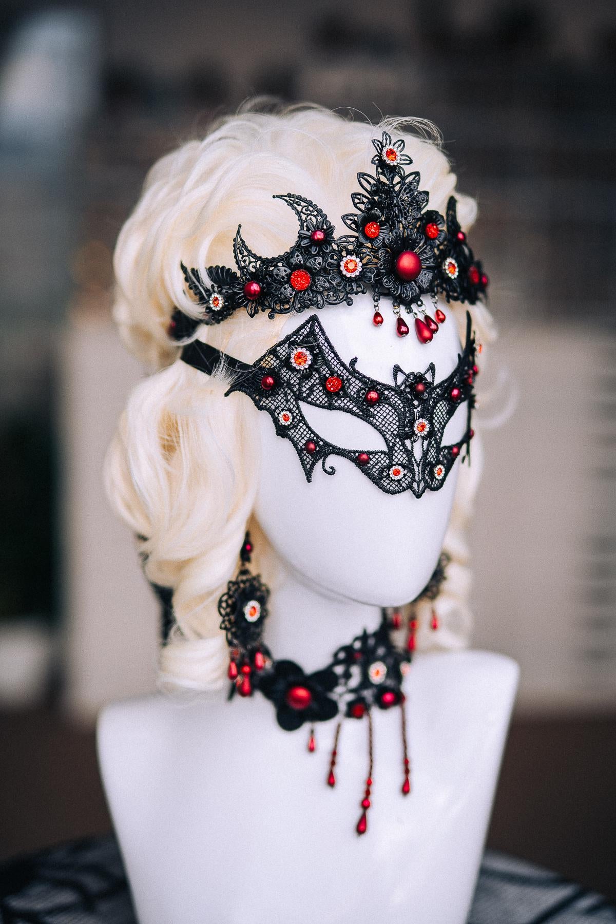 Vampire Queen Crown, Gothic Black and Red Crown, Dark Fantasy Headpiece, Halloween Vampire Costume