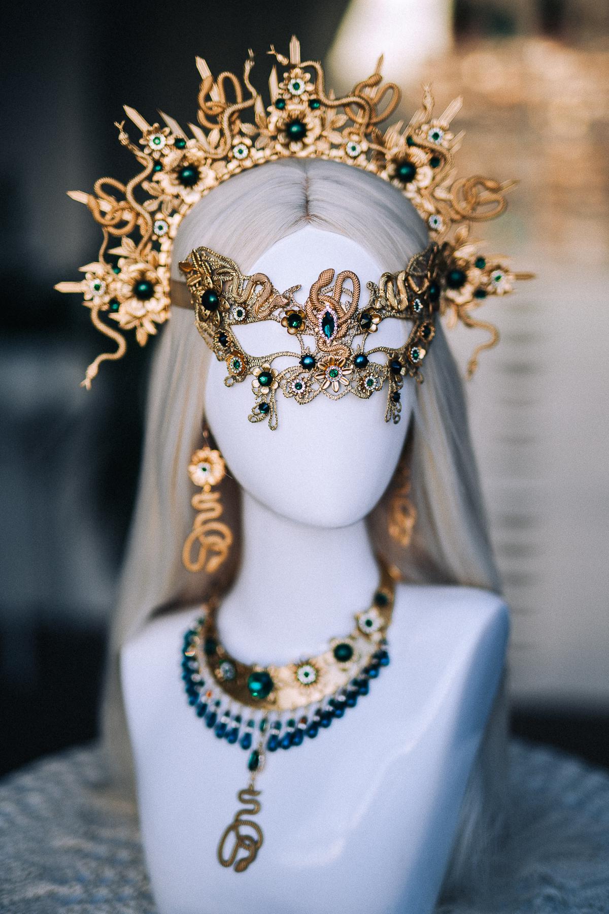 Medusa Snake Earrings, Serpent Earrings, Greek Goddess Jewelry, Medusa Costume Accessories, Gold Snake Earrings, Emerald Jewelry