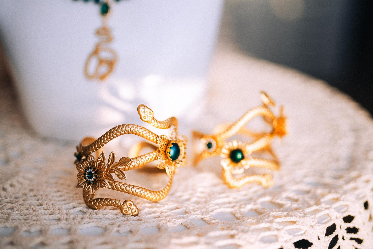 Medusa Halo Crown, Snake Crown, Serpent Headpiece, Greek Goddess Crown, Gold Emerald Medusa Costume, Mythology Headpiece