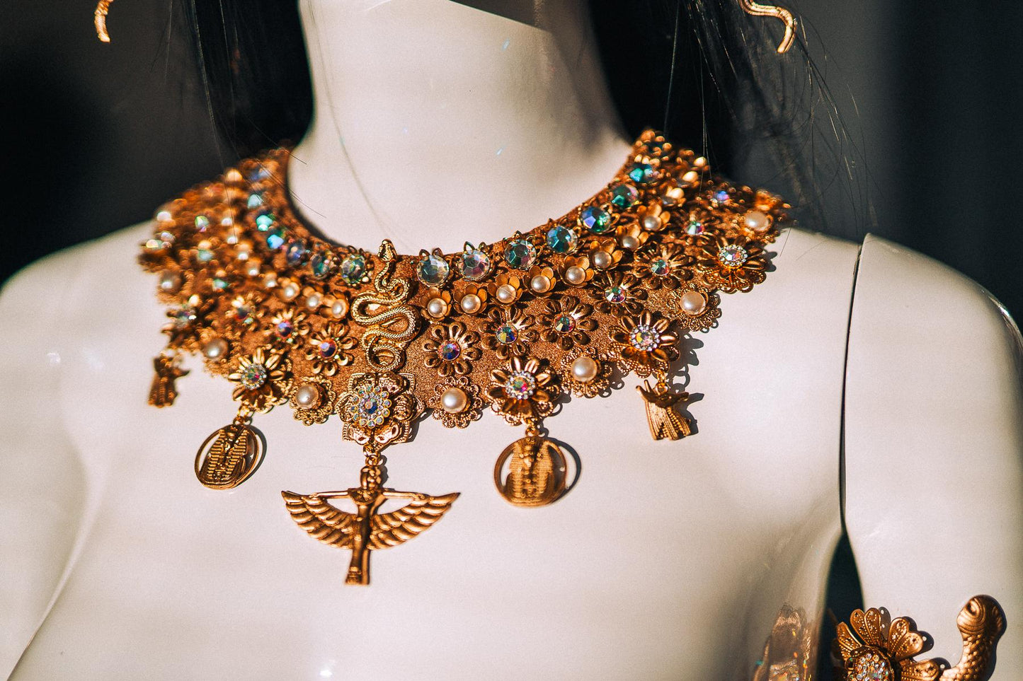 Cleopatra Egyptian Crown, Gold Pharaoh Headpiece, Egyptian Goddess Crown, Cleopatra Headdress, Egyptian Queen Costume Crown