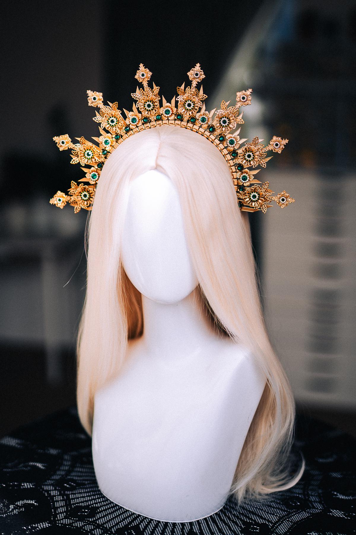 Gold Emerald Halo Crown, Green Jeweled Sunburst Crown, Baroque Goddess Headpiece, Fantasy Wedding Crown, Celestial Halo Tiara
