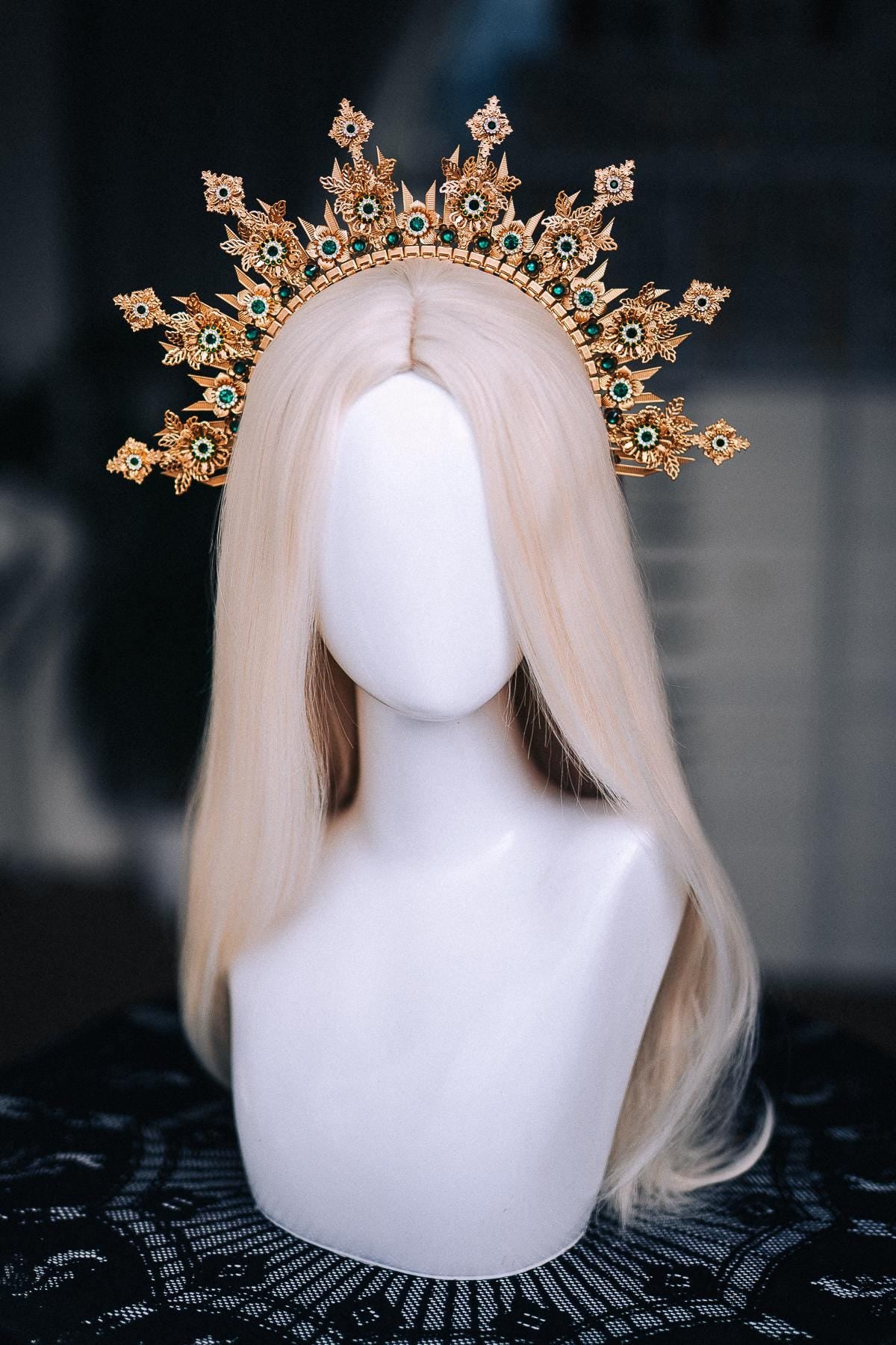 Gold Emerald Halo Crown, Green Jeweled Sunburst Crown, Baroque Goddess Headpiece, Fantasy Wedding Crown, Celestial Halo Tiara