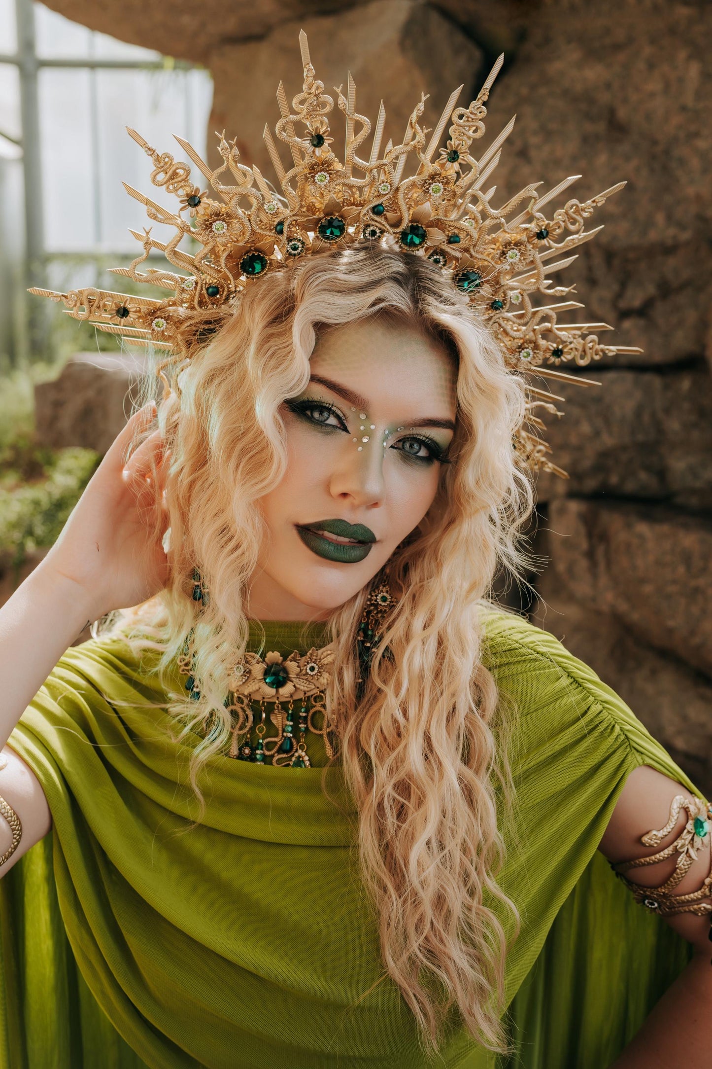Medusa Crown, Gold Snake Halo Crown, Serpent Headpiece, Greek Goddess Crown, Emerald Medusa Costume, Mythology Headpiece