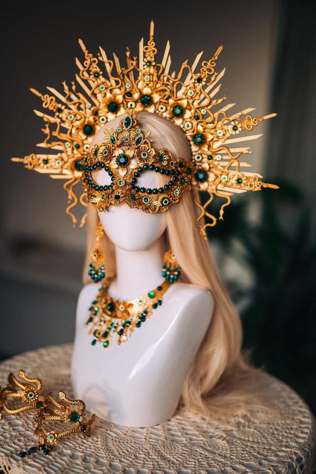 Medusa Crown, Gold Snake Halo Crown, Serpent Headpiece, Greek Goddess Crown, Emerald Medusa Costume, Mythology Headpiece