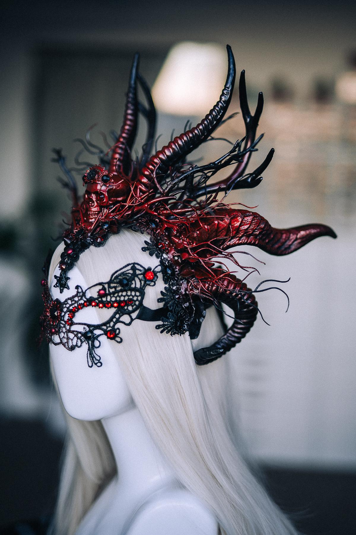Demon Queen Crown, Red Black Horned Crown, Gothic Skull Headpiece, Dark Fantasy Headdress, Devil Crown, Halloween Costume Crown