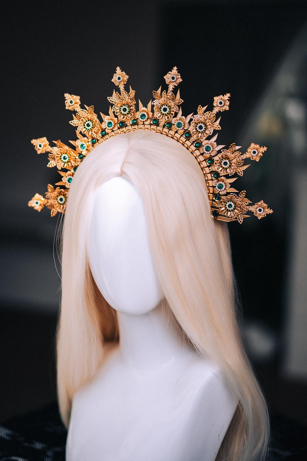 Gold Emerald Halo Crown, Green Jeweled Sunburst Crown, Baroque Goddess Headpiece, Fantasy Wedding Crown, Celestial Halo Tiara