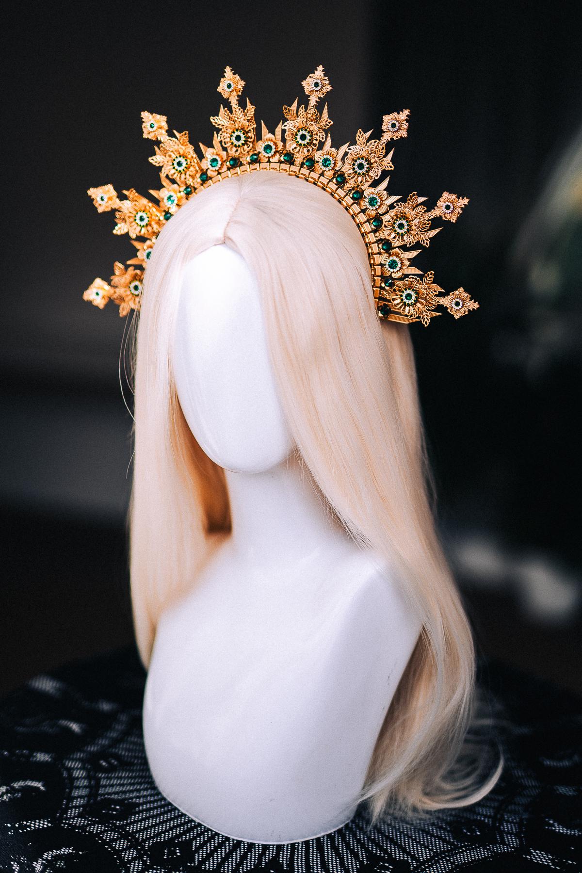 Gold Emerald Halo Crown, Green Jeweled Sunburst Crown, Baroque Goddess Headpiece, Fantasy Wedding Crown, Celestial Halo Tiara
