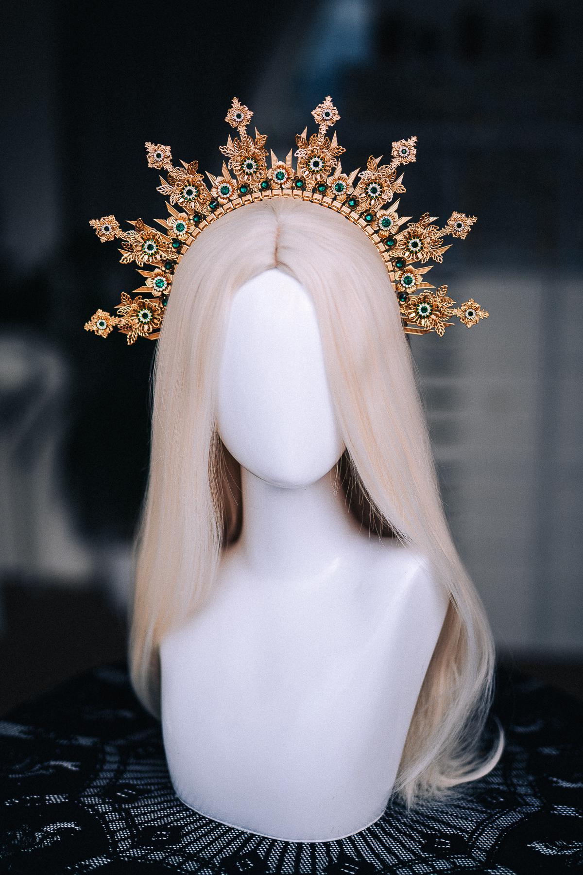 Gold Emerald Halo Crown, Green Jeweled Sunburst Crown, Baroque Goddess Headpiece, Fantasy Wedding Crown, Celestial Halo Tiara