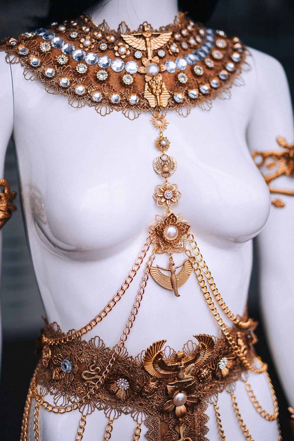 Cleopatra Finger Claws, Gold Egyptian Nail Armor, White Pearl Finger Armor, Pharaoh Costume Jewelry, Egyptian Goddess Claws