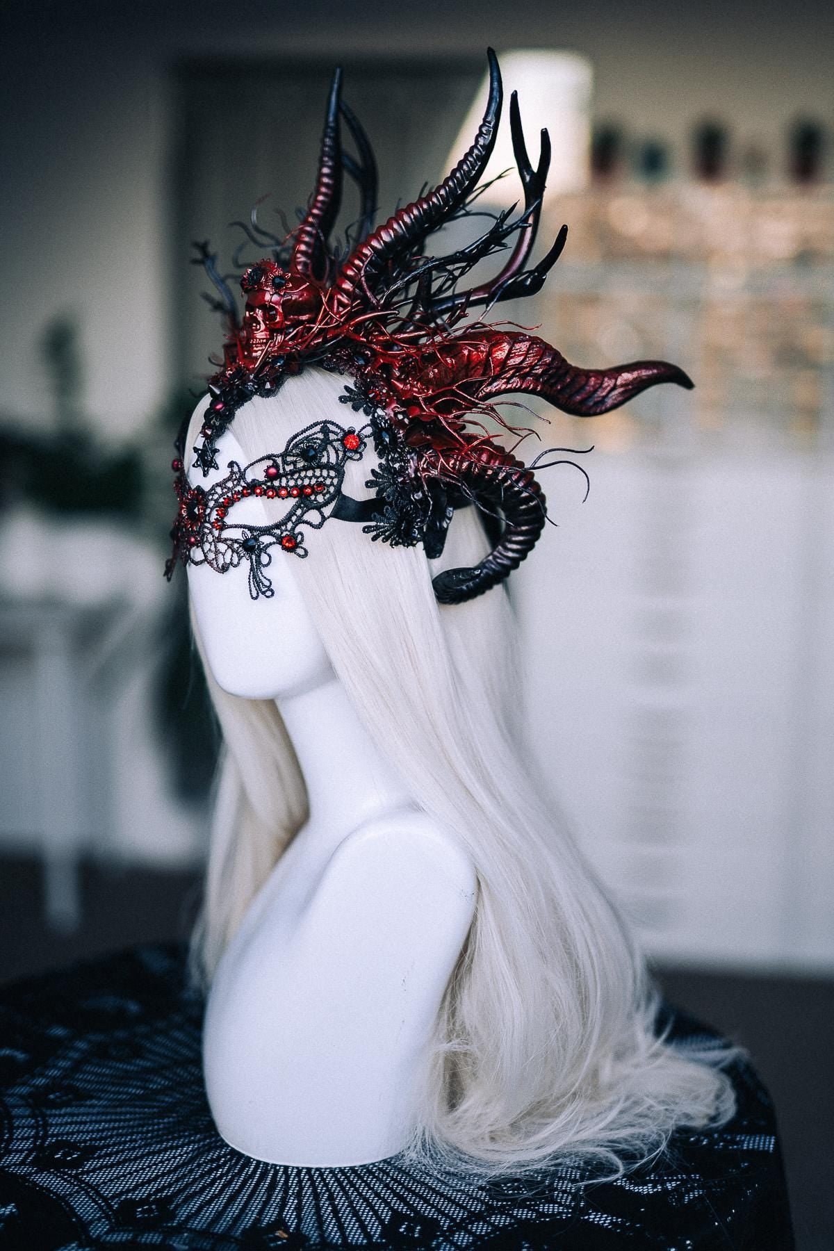 Demon Queen Crown, Red Black Horned Crown, Gothic Skull Headpiece, Dark Fantasy Headdress, Devil Crown, Halloween Costume Crown
