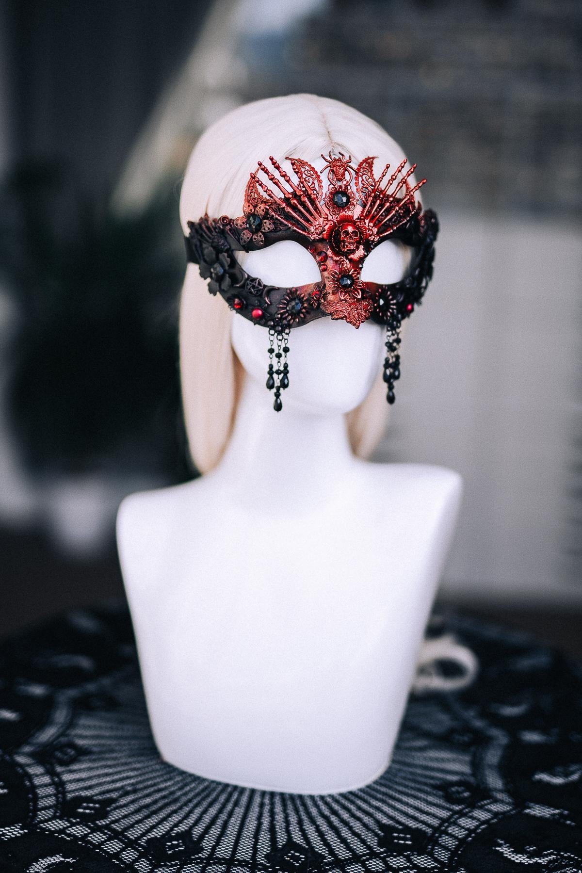 Demon Queen Crown, Red Black Horned Crown, Gothic Skull Headpiece, Dark Fantasy Headdress, Devil Crown, Halloween Costume Crown
