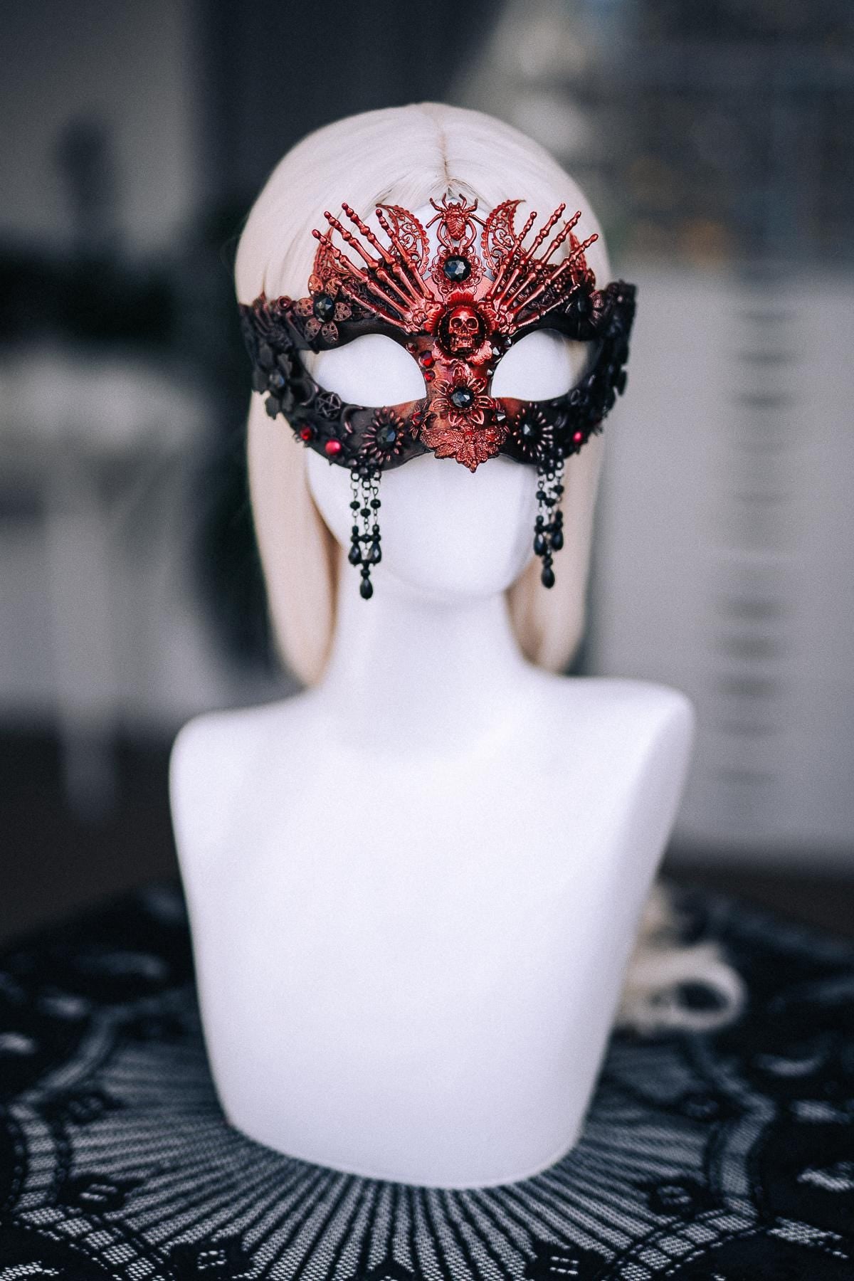 Demon Queen Crown, Red Black Horned Crown, Gothic Skull Headpiece, Dark Fantasy Headdress, Devil Crown, Halloween Costume Crown