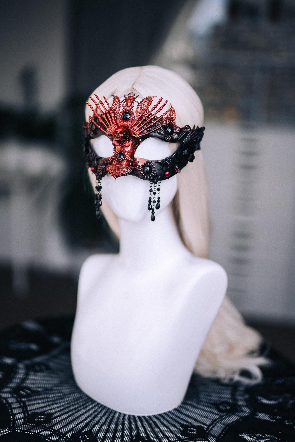 Demon Queen Crown, Red Black Horned Crown, Gothic Skull Headpiece, Dark Fantasy Headdress, Devil Crown, Halloween Costume Crown