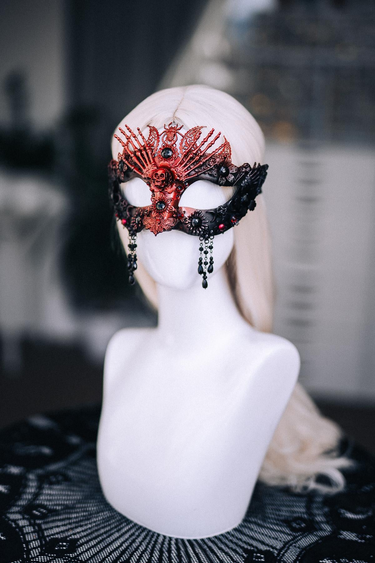 Demon Queen Crown, Red Black Horned Crown, Gothic Skull Headpiece, Dark Fantasy Headdress, Devil Crown, Halloween Costume Crown