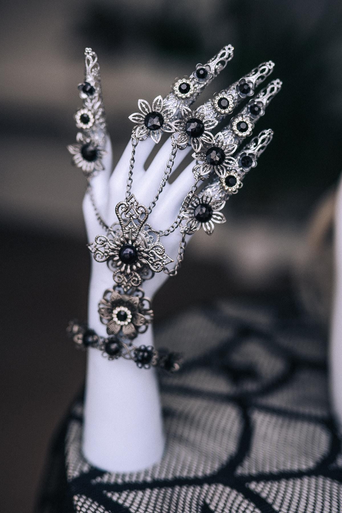Fallen Angel Finger Claws, Silver Gothic Hand Jewelry, Dark Fantasy Finger Armor