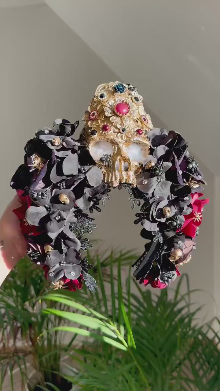 Halloween Skull Crown Light Up Gothic Headpiece Black Red Roses Glowing Skull Crown Spooky Witch Costume Halloween Parade