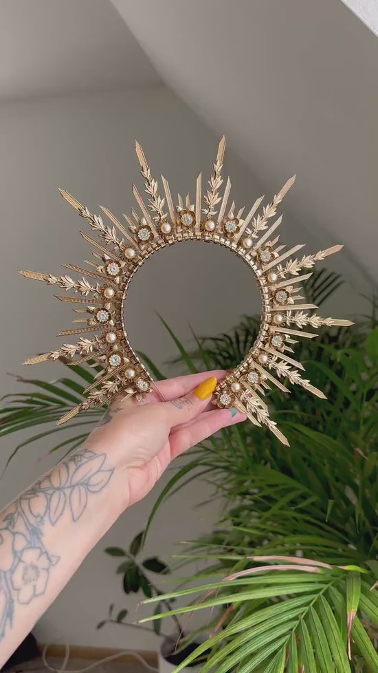 Gold halo crown, Wedding headpiece, Wedding crown, Bridal headpiece, Bridal crown, Gold crown with pearls, Goddess crown, Fairy crown, Boho