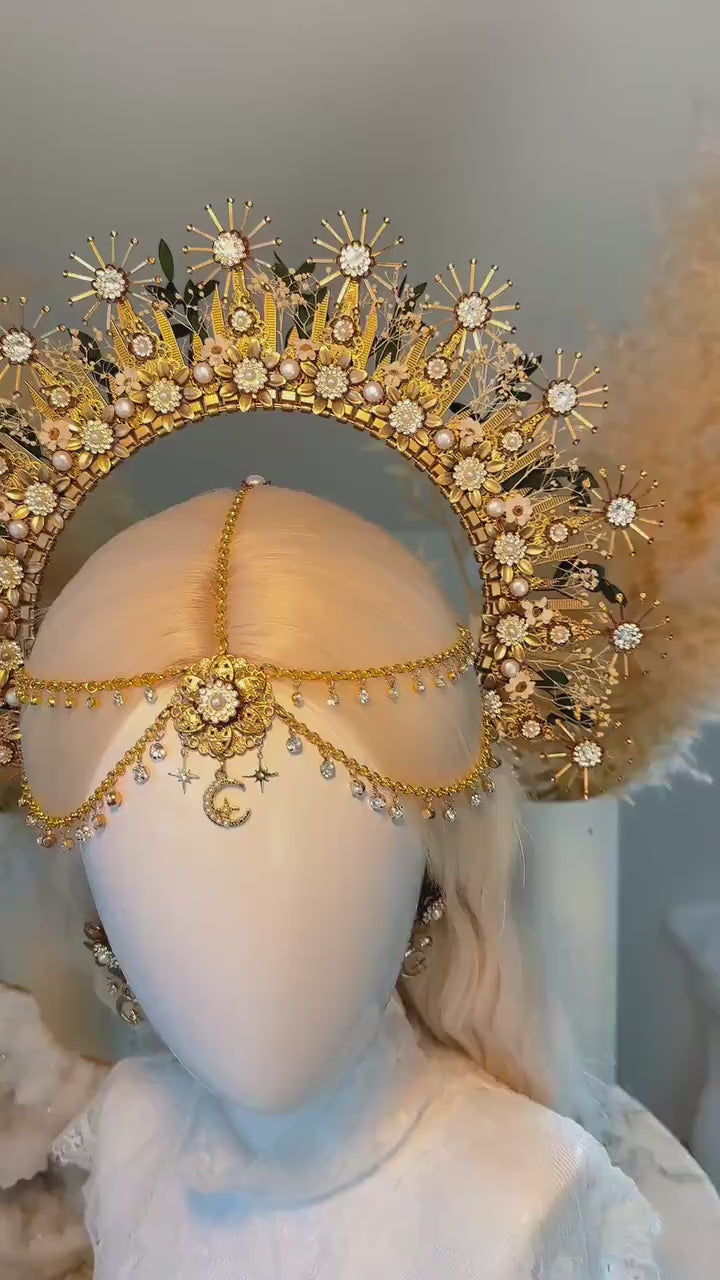 Load and play video in Gallery viewer, Gold Halo Crown with Pearls, Boho Bridal Headpiece, Gypsophila and Eucalyptus
