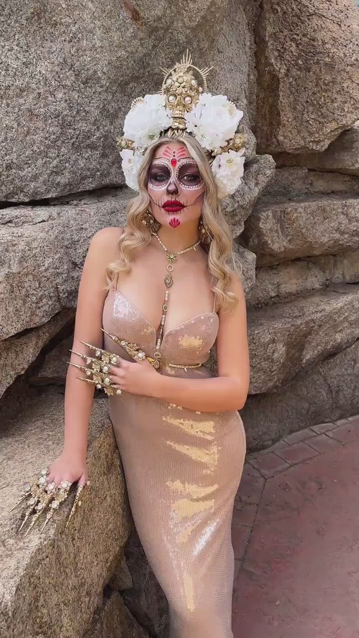 La Catrina White Flower Crown, Día De Los Muertos Headpiece, Sugar Skull Crown, Halloween Costume, Mexican Wedding Tiara, Gold Skull Halo