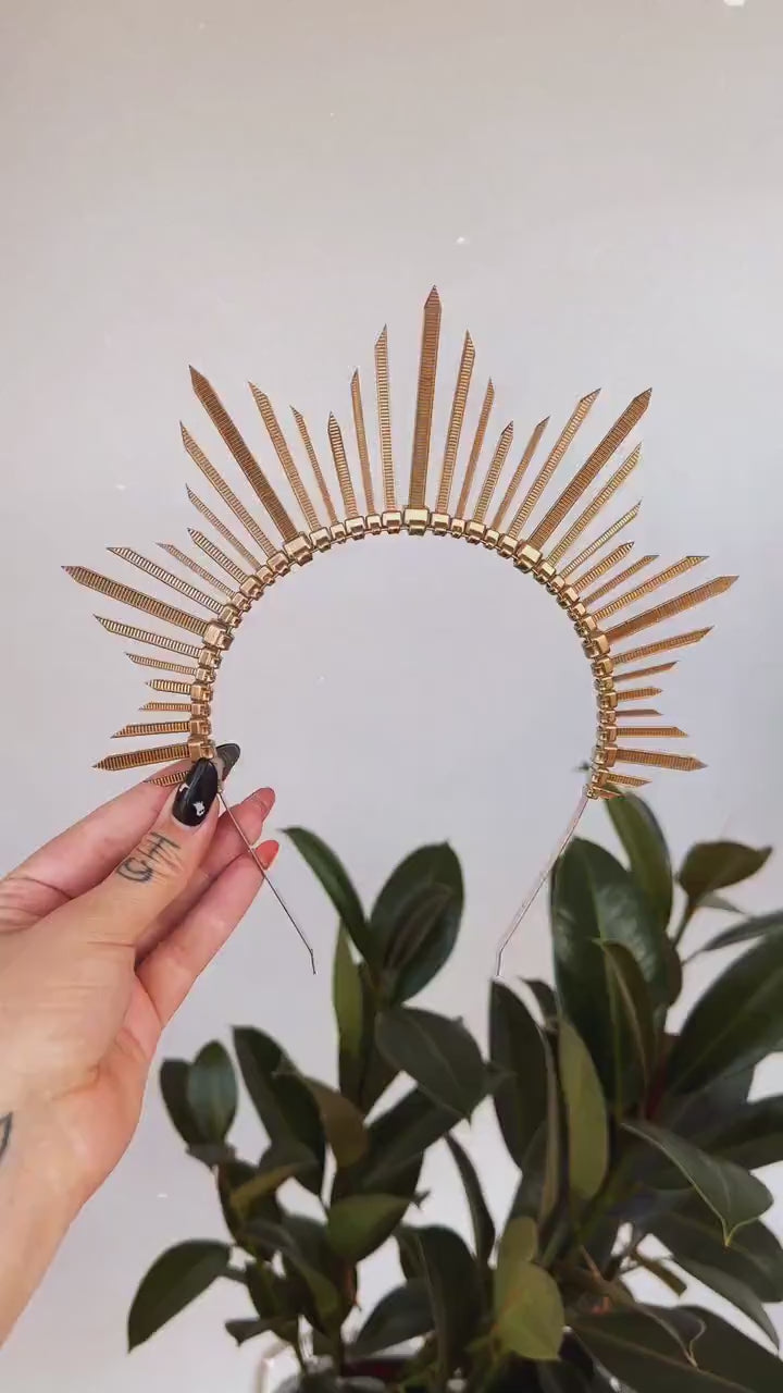 Gold halo crown, Halo crown, Halo headband, Wedding crown, Bridal headpiece, Wedding hair accessories, Gold crown, Bridal crown