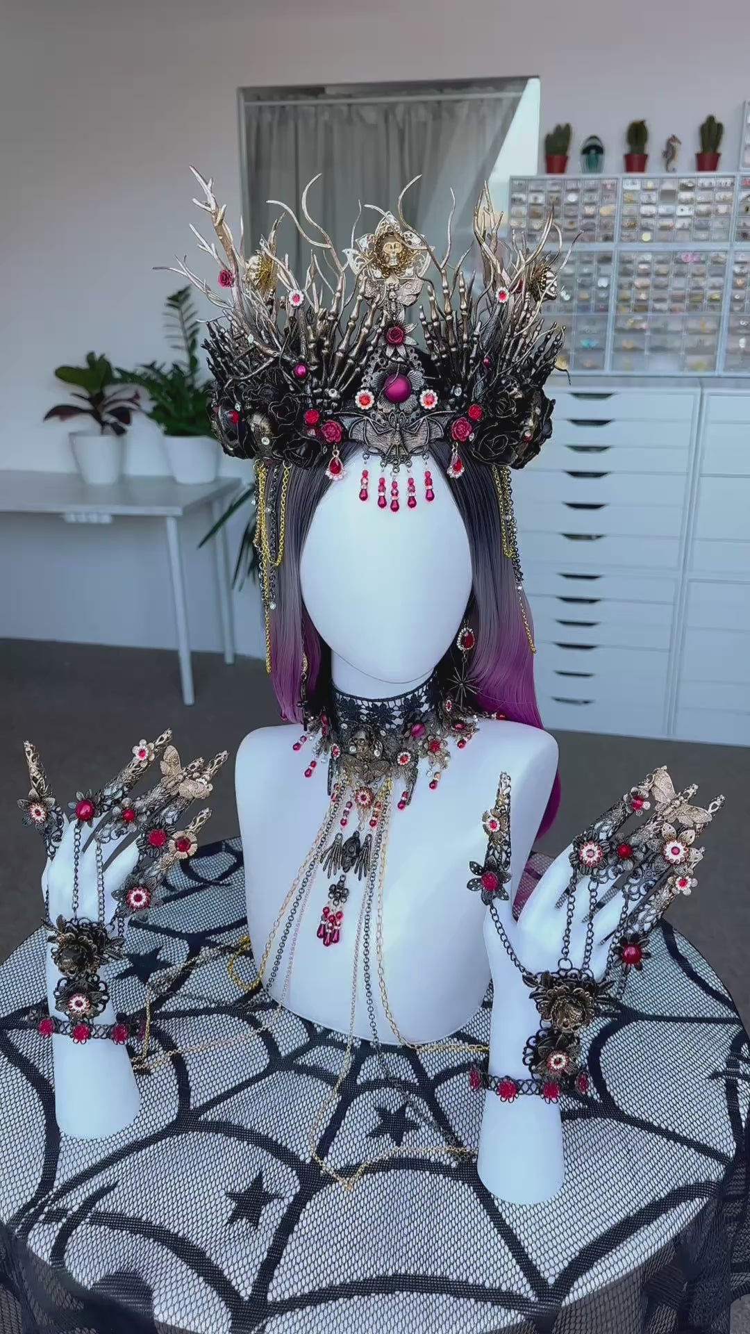 Load and play video in Gallery viewer, Gothic Finger Claws with Red Stones, Black Filigree Hand Jewelry and Chains
