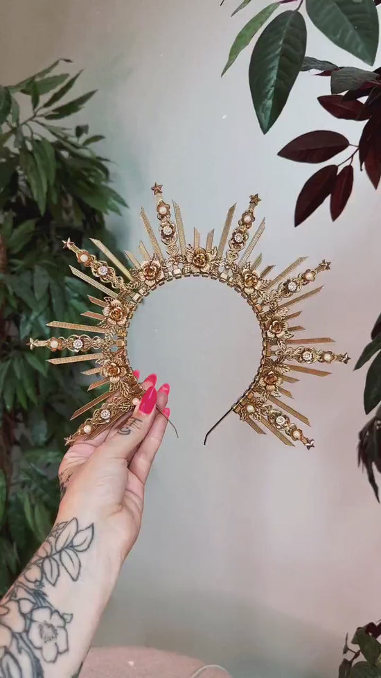 Gold halo crown, Wedding headpiece, Wedding crown, Bridal headpiece, Bridal crown, Gold crown with pearls, Goddess crown, Fairy crown, Boho