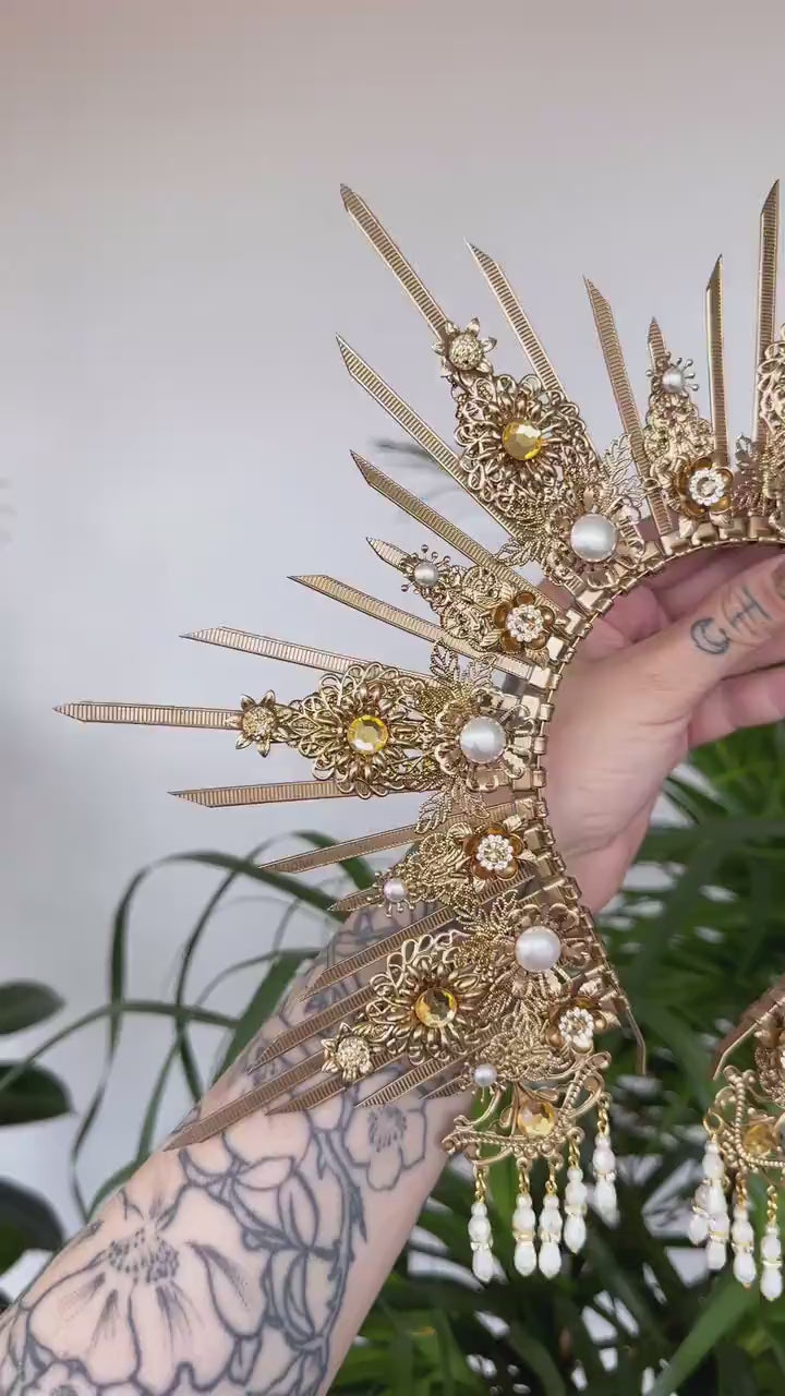 Gold halo crown, Bridal headpiece, Halo headpiece, Gold crown, Flower crown, Bridal crown, Wedding headpiece, Festival crown, Wedding crown