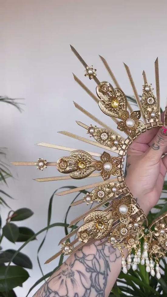 Gold halo crown, Bridal headpiece, Halo headpiece, Gold crown, Flower crown, Bridal crown, Wedding headpiece, Festival crown, Wedding crown