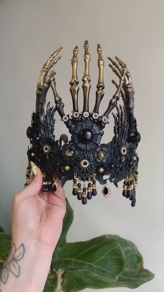 Gold Skeleton Crown, Gothic Skull Headdress, Halloween Costume, Dark Queen Tiara, Witch Headpiece, Spooky Look, Macabre Accessories