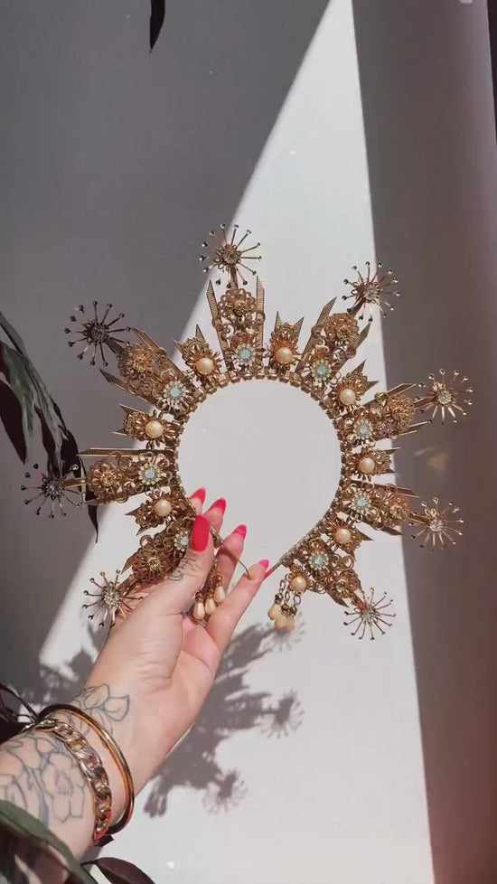 Gold halo crown, Wedding headpiece, Wedding crown, Bridal headpiece, Bridal crown, Gold crown with pearls, Goddess crown, Fairy crown, Boho