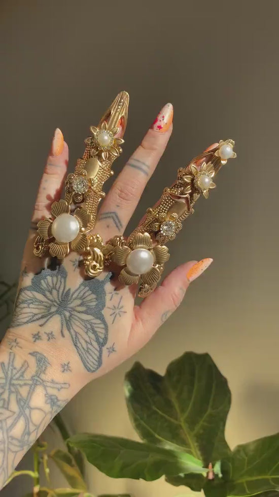 Stylish Ring 1 piece, Finger Claws, Nails Jewellery, Halloween, Filigree Jewellery, Angel Wings, Gold ring, Photo props, Gold Fingers