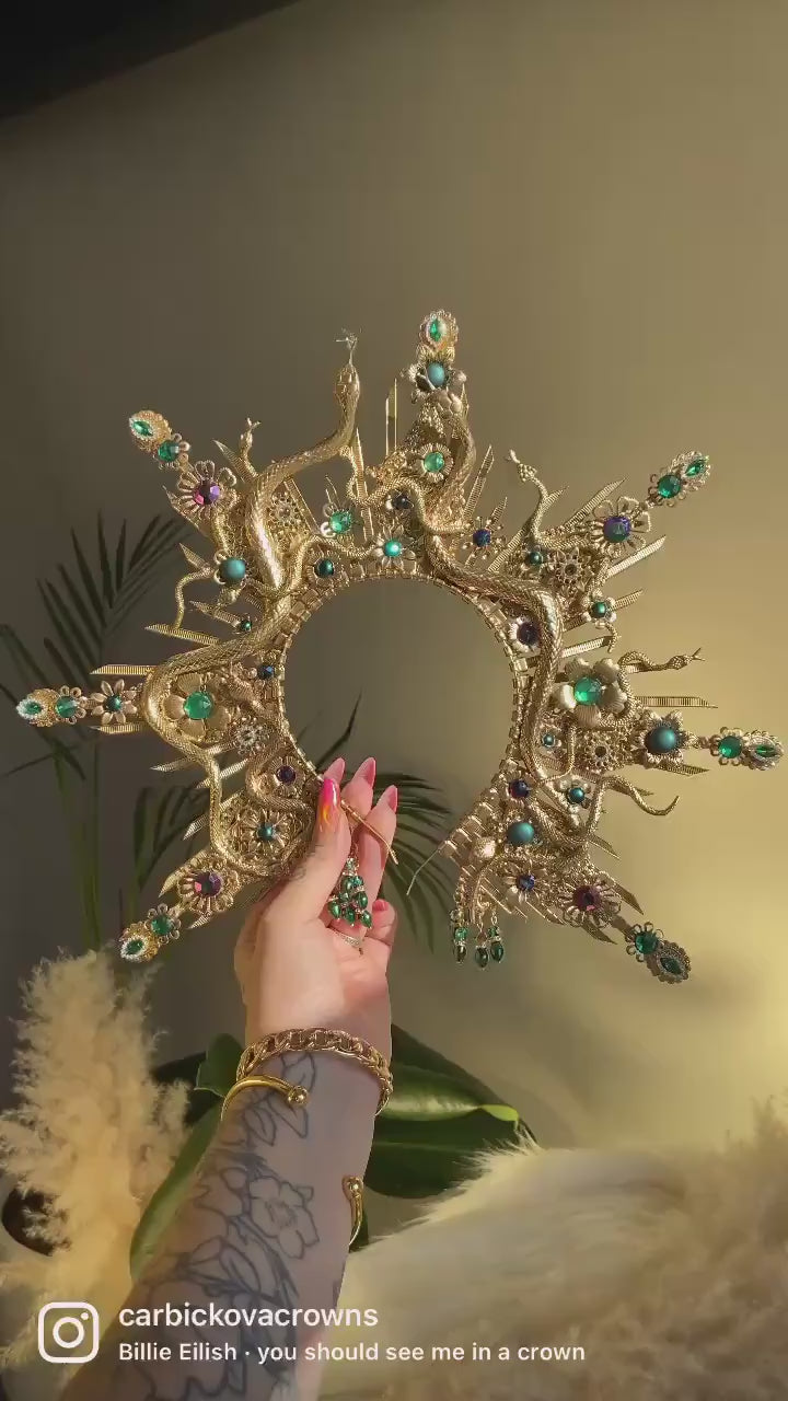 Medusa Halo Crown, Gold Snake Headpiece, Goddess Tiara, Emerald Serpent Crown, Halloween Costume Halo, Mythology Look, Fantasy Headdress