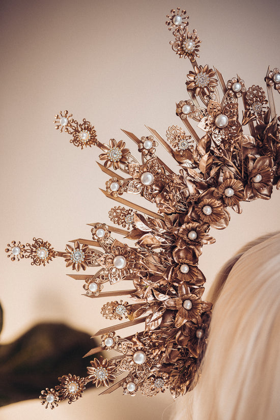 Load image into Gallery viewer, Flower Halo Crown Headpiece
