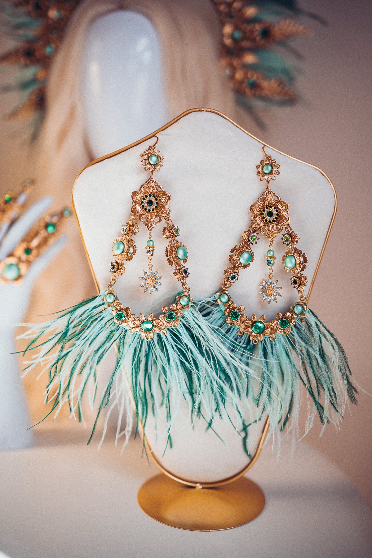 Load image into Gallery viewer, Feather Earrings Mint
