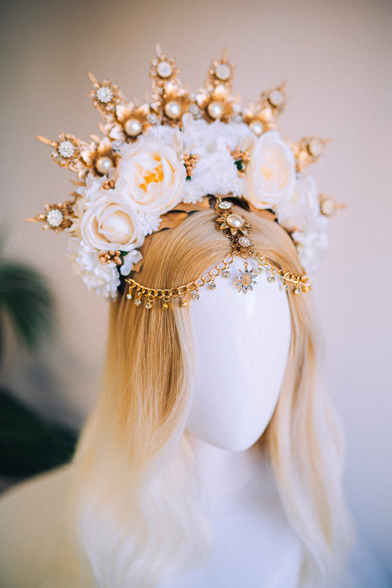 Load image into Gallery viewer, White Flower Tiara
