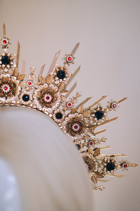 Gold Halo Crown Black Pearls