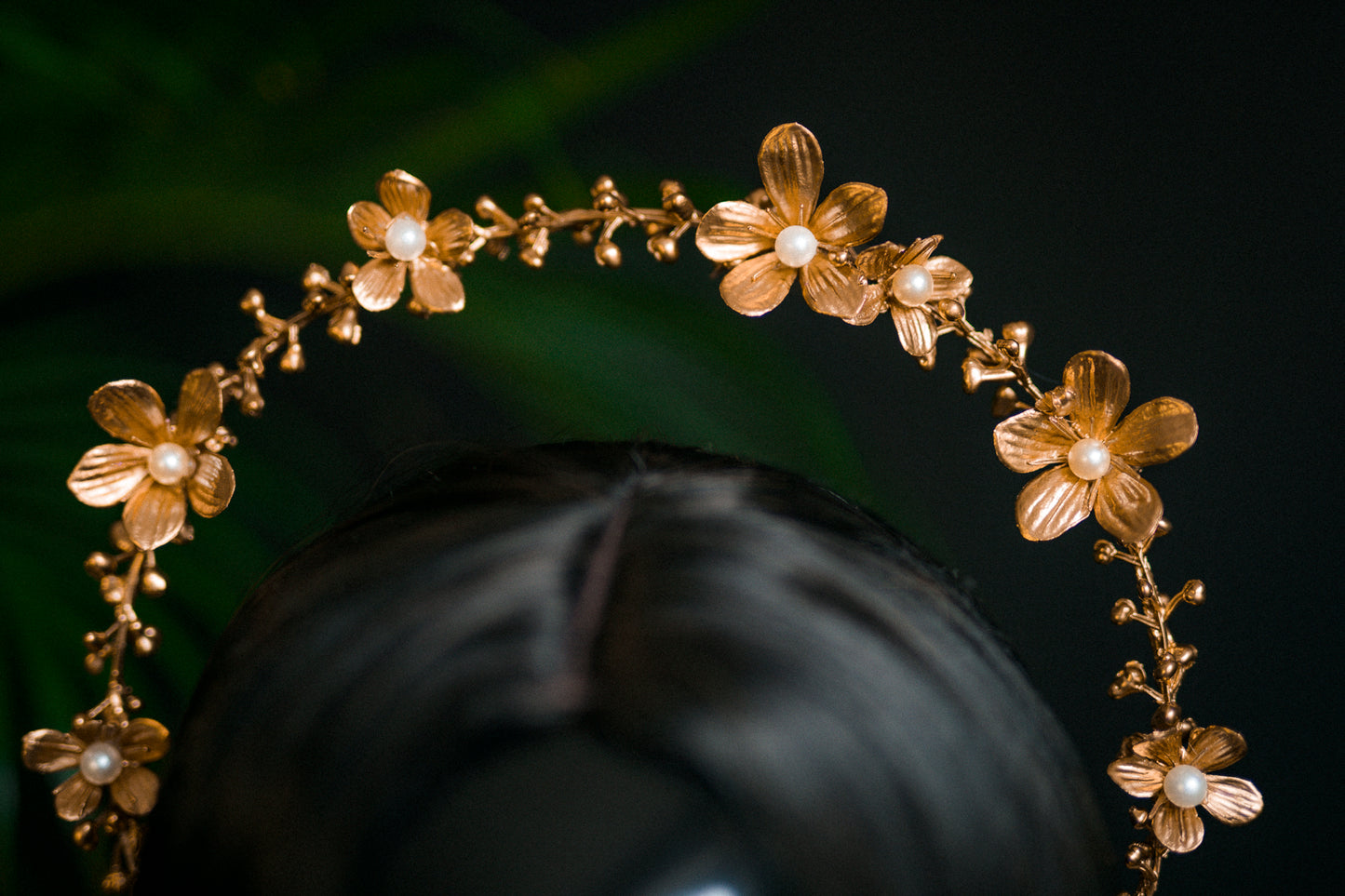 Load image into Gallery viewer, Flower Wedding Halo Headband
