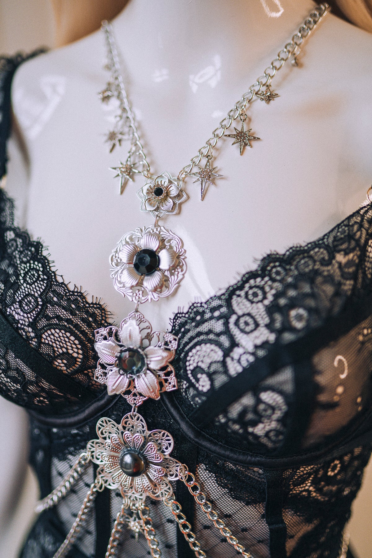 HARNESS Silver Harness Festival Fashion Body Jewelry – CARBICKOVA CROWNS